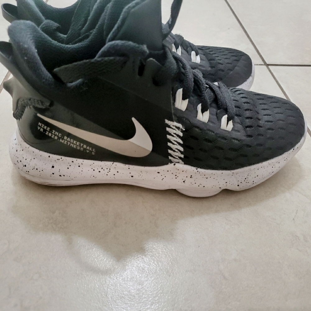 Nike Boys Black & White